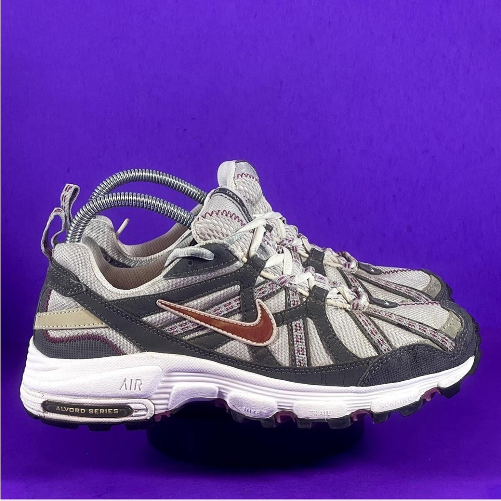 Vintage Nike Women’s Trail Alford 4 Running Sneaker